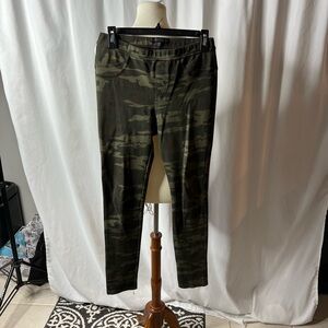 🟢 Sanctuary Camo Skinny Pants – Size M